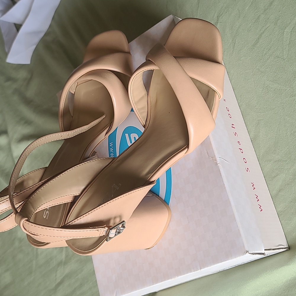 Soda | Nude Heels, Size 10